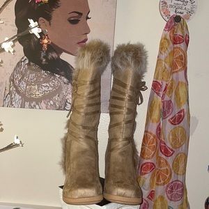 Knee high boots with faux fur zip up